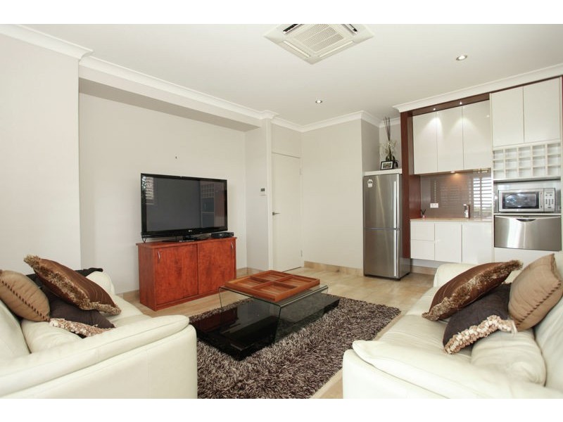 24 Reef Parade, East Mackay QLD 4740