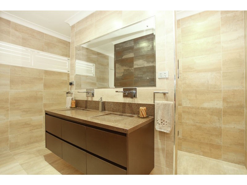 24 Reef Parade, East Mackay QLD 4740