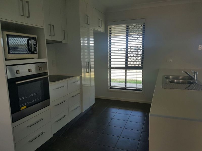 72 Makybe Diva Drive, Ooralea QLD 4740
