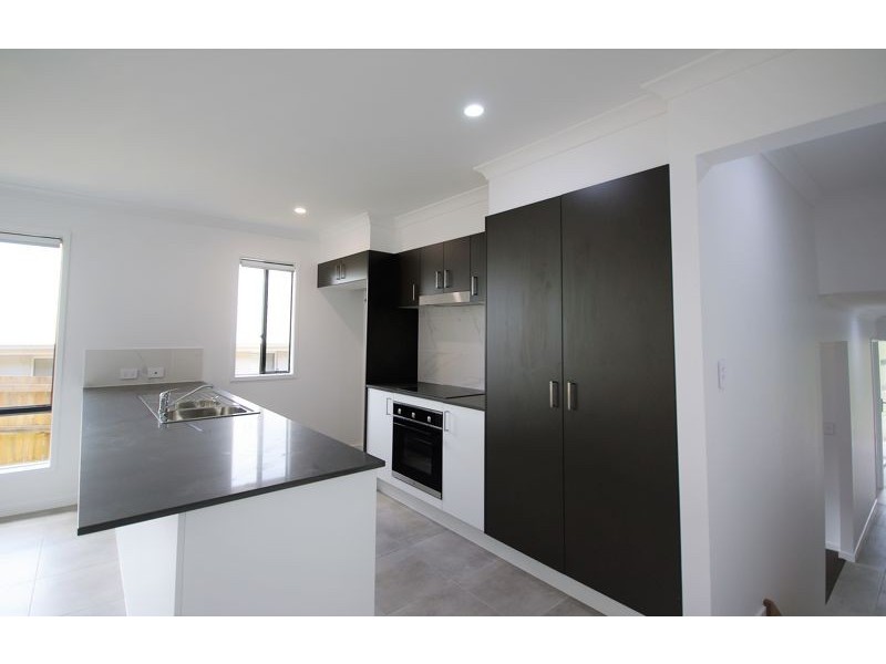 11 Sea Breeze Place, Little Mountain QLD 4551