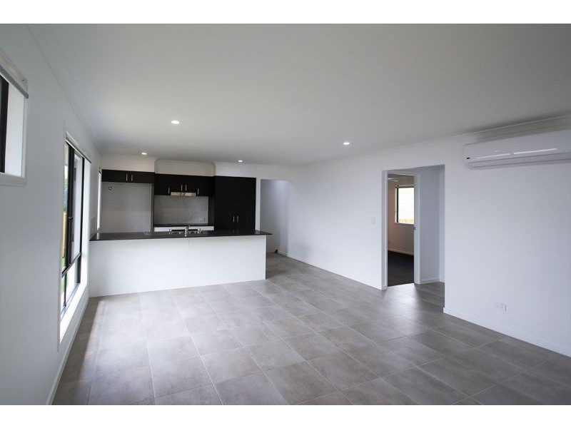 11 Sea Breeze Place, Little Mountain QLD 4551