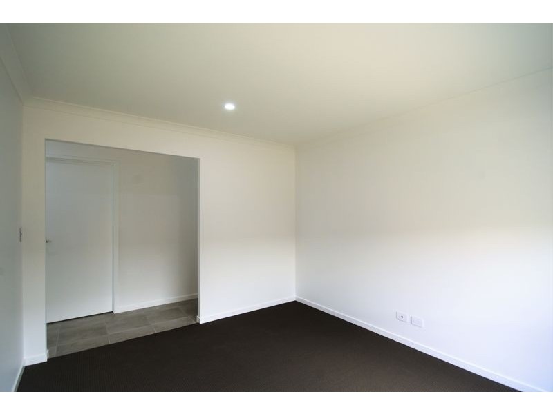 11 Sea Breeze Place, Little Mountain QLD 4551