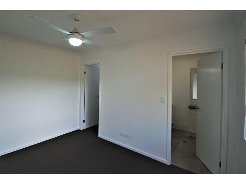 11 Sea Breeze Place, Little Mountain QLD 4551