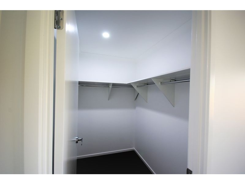 11 Sea Breeze Place, Little Mountain QLD 4551