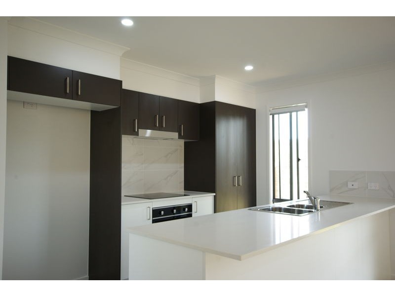 20 Sea Breeze Place, Little Mountain QLD 4551