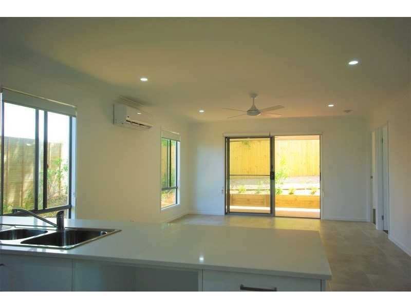 20 Sea Breeze Place, Little Mountain QLD 4551