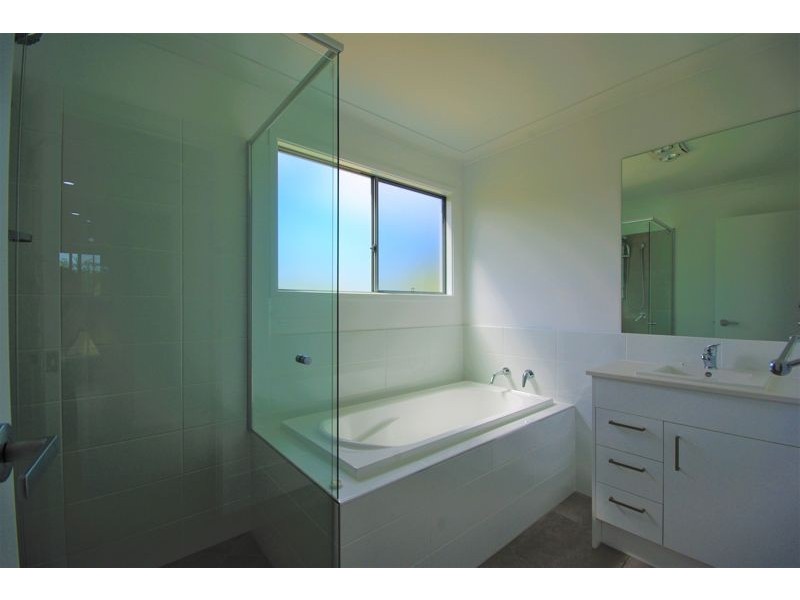 20 Sea Breeze Place, Little Mountain QLD 4551