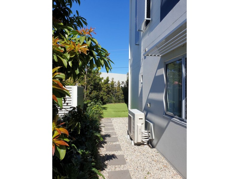 Unit 1/2 University Road, Mitchelton QLD 4053