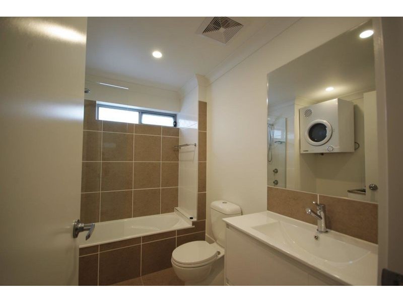 Unit 1/2 University Road, Mitchelton QLD 4053