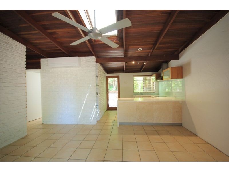 Unit 2/21 Margit Crescent, Sunrise Beach QLD 4567