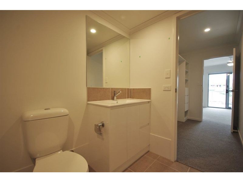 Unit 9/2 University Road, Mitchelton QLD 4053