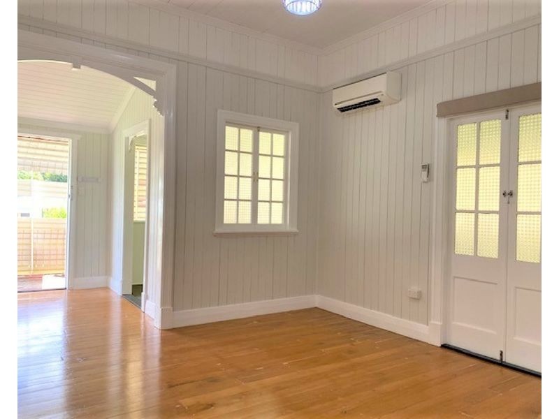 22 Thompson St, Silkstone QLD 4304