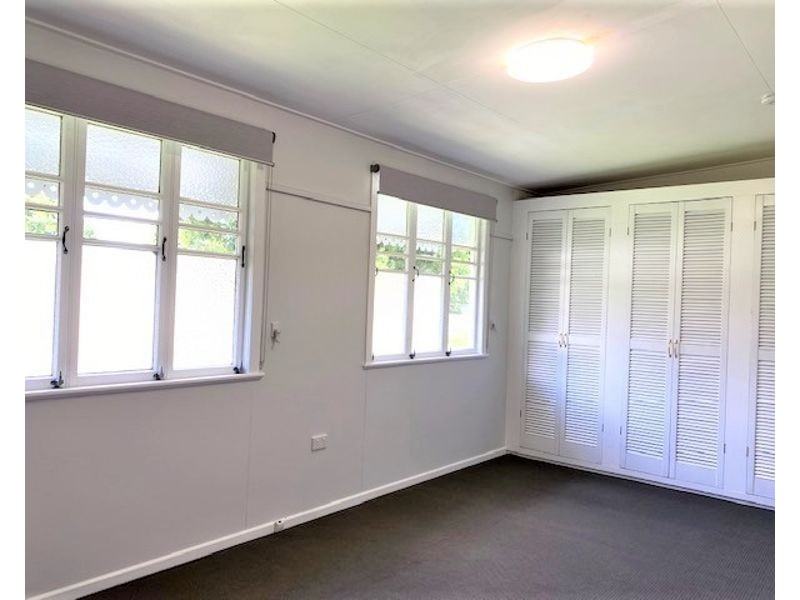 22 Thompson St, Silkstone QLD 4304