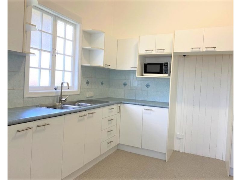 22 Thompson St, Silkstone QLD 4304