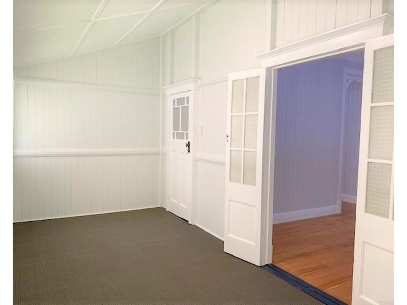 22 Thompson St, Silkstone QLD 4304