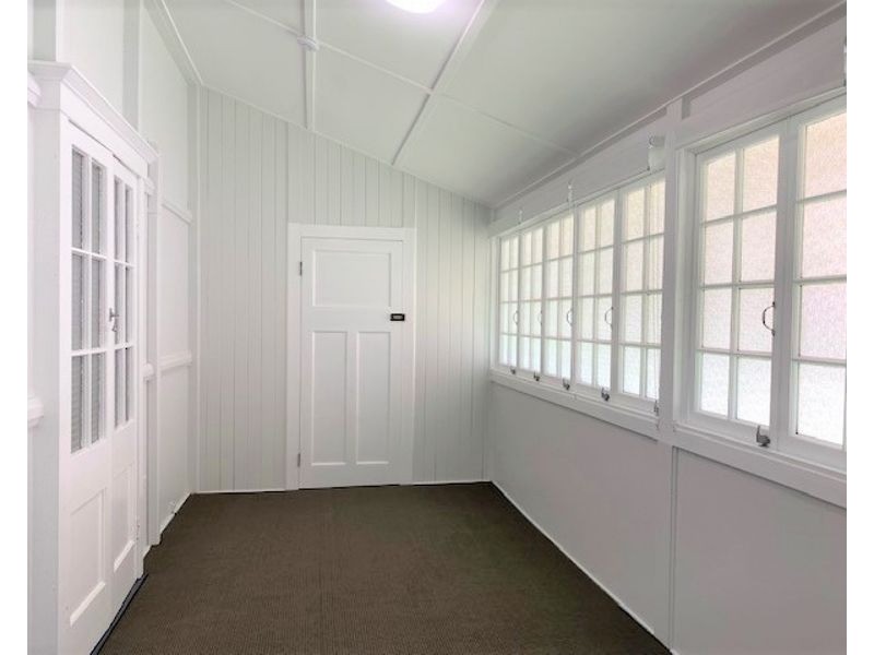 22 Thompson St, Silkstone QLD 4304