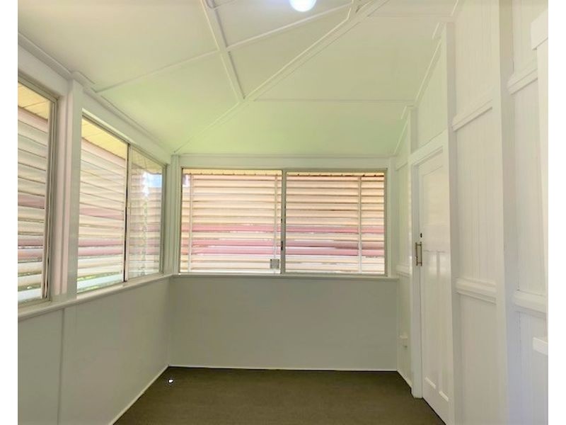 22 Thompson St, Silkstone QLD 4304