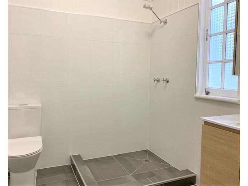 22 Thompson St, Silkstone QLD 4304