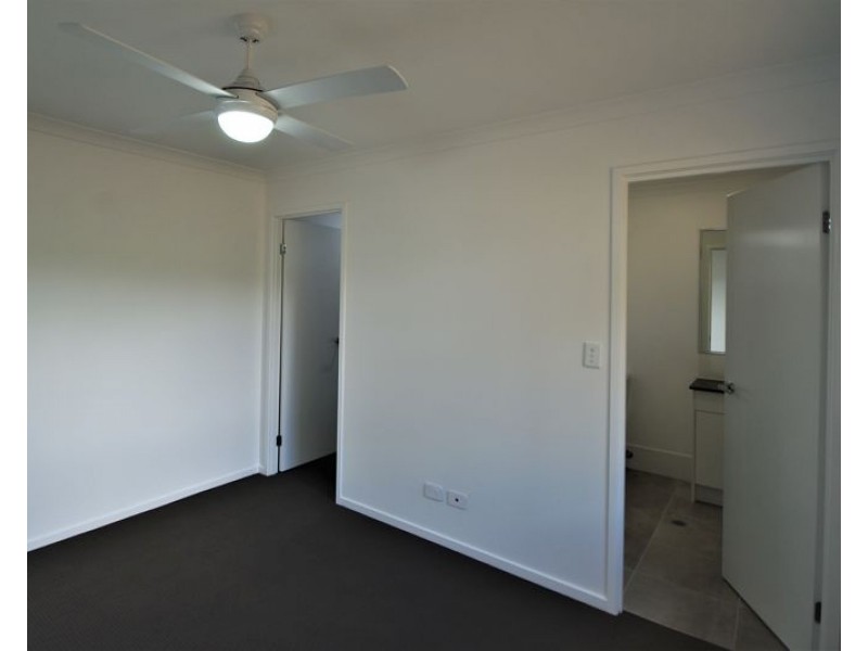 11 Sea Breeze Place, Little Mountain QLD 4551