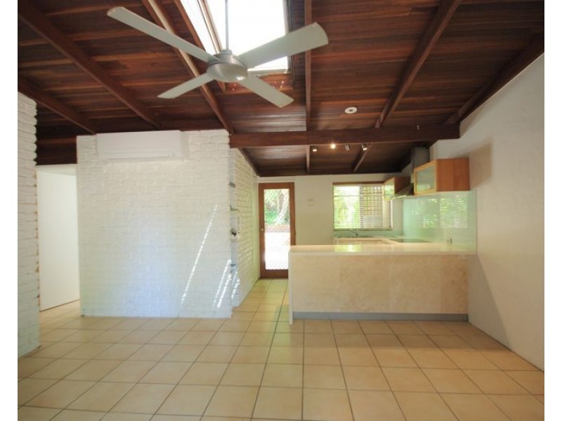 Unit 2/21 Margit Crescent, Sunrise Beach QLD 4567