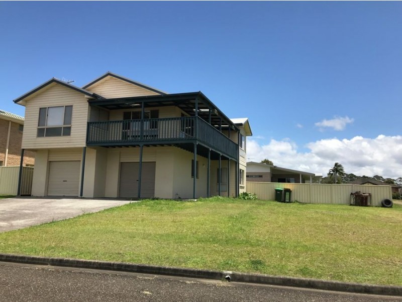 19 Sapphire Parade, Diamond Beach NSW 2430