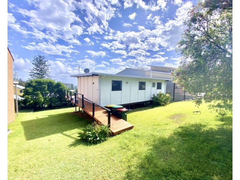 39 High Street, Black Head NSW 2430