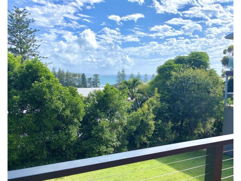 39 High Street, Black Head NSW 2430