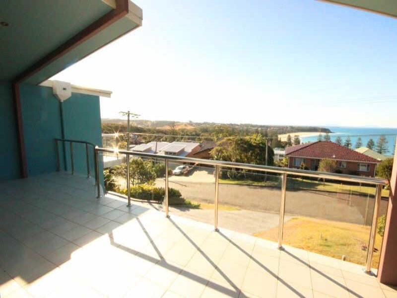 2/30 High Street, Black Head NSW 2430