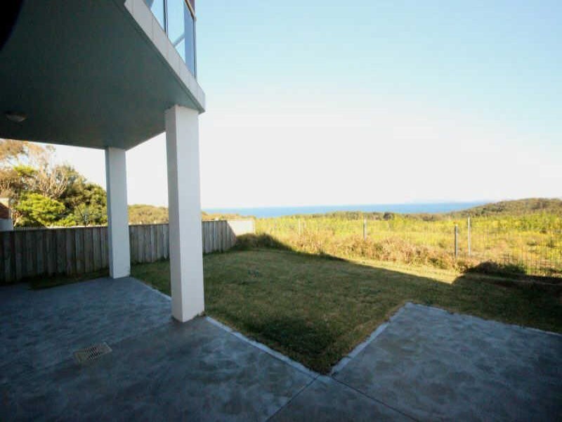 2/30 High Street, Black Head NSW 2430