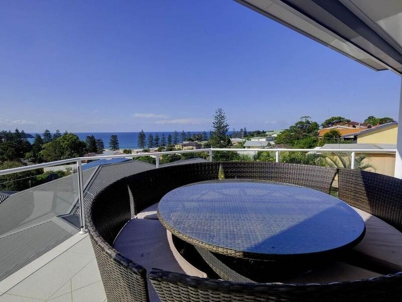 26 Surfview Avenue, Black Head NSW 2430