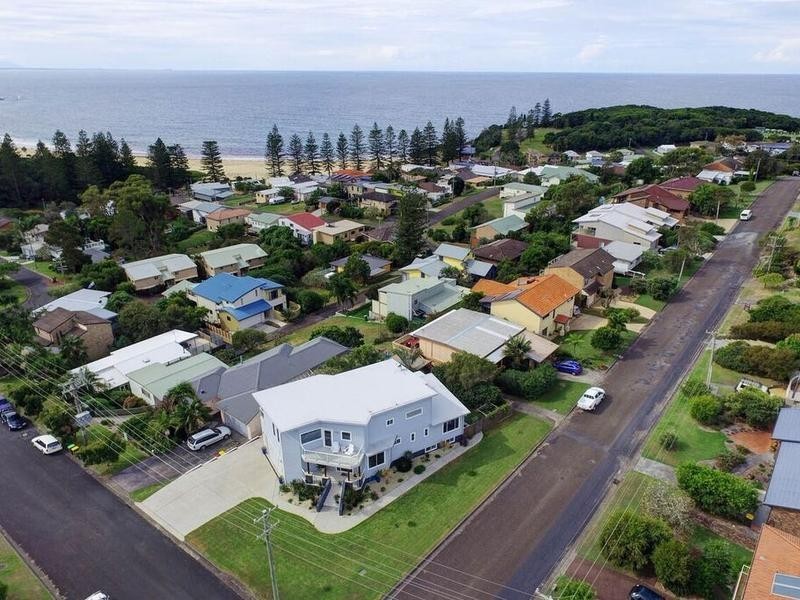 26 Surfview Avenue, Black Head NSW 2430