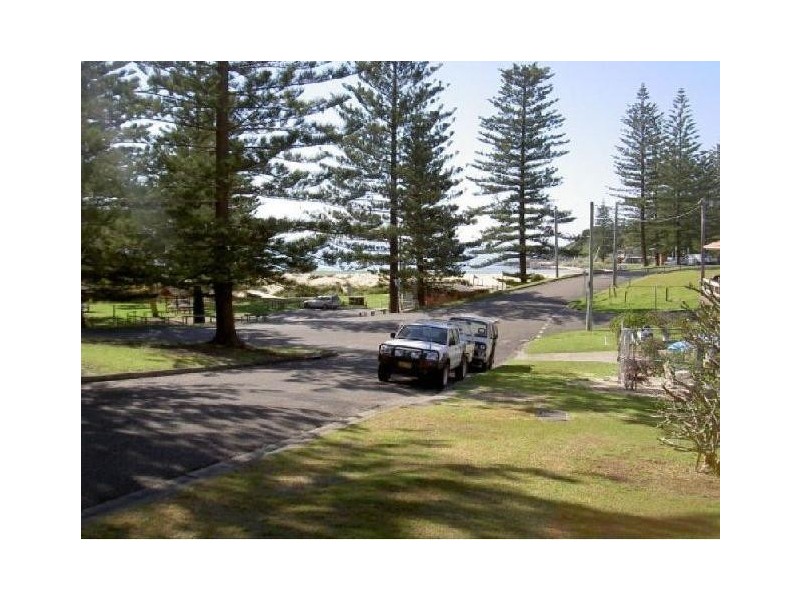 6 Gordon Avenue, Black Head NSW 2430