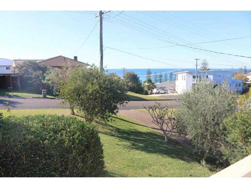 48 High Street, Black Head NSW 2430