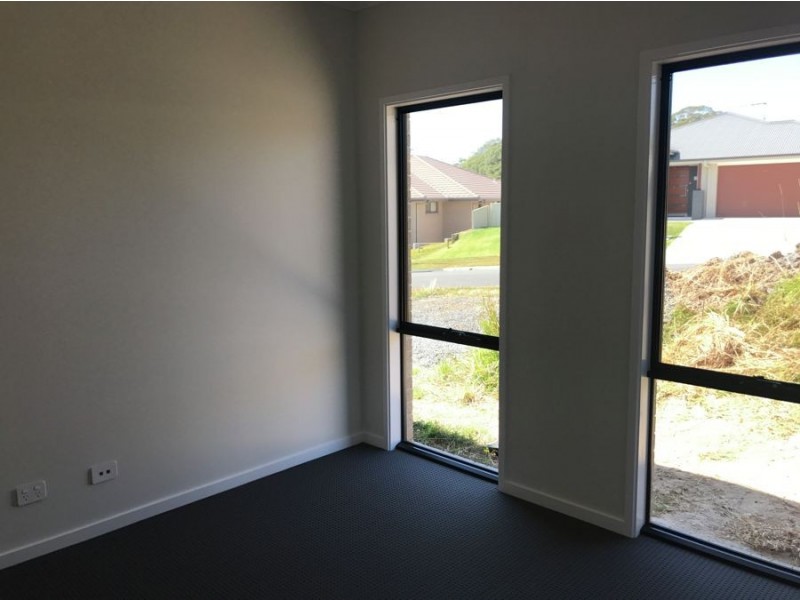 6 The Meadows, Hallidays Point NSW 2430