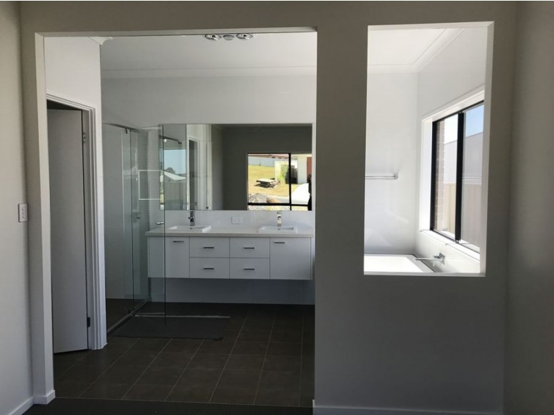 6 The Meadows, Hallidays Point NSW 2430