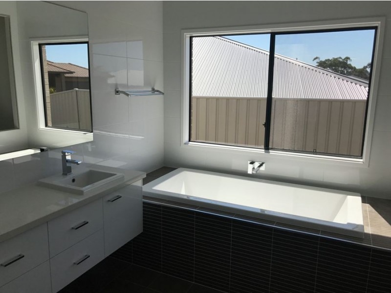 6 The Meadows, Hallidays Point NSW 2430