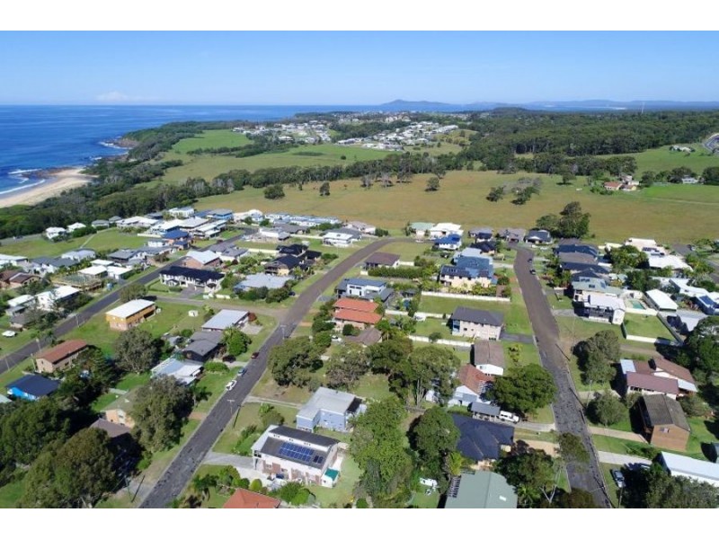13 Escapade Avenue, Diamond Beach NSW 2430
