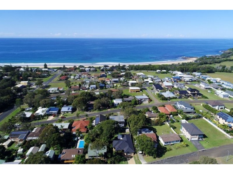 13 Escapade Avenue, Diamond Beach NSW 2430