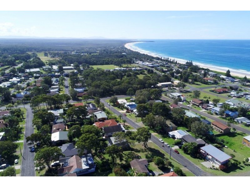 13 Escapade Avenue, Diamond Beach NSW 2430
