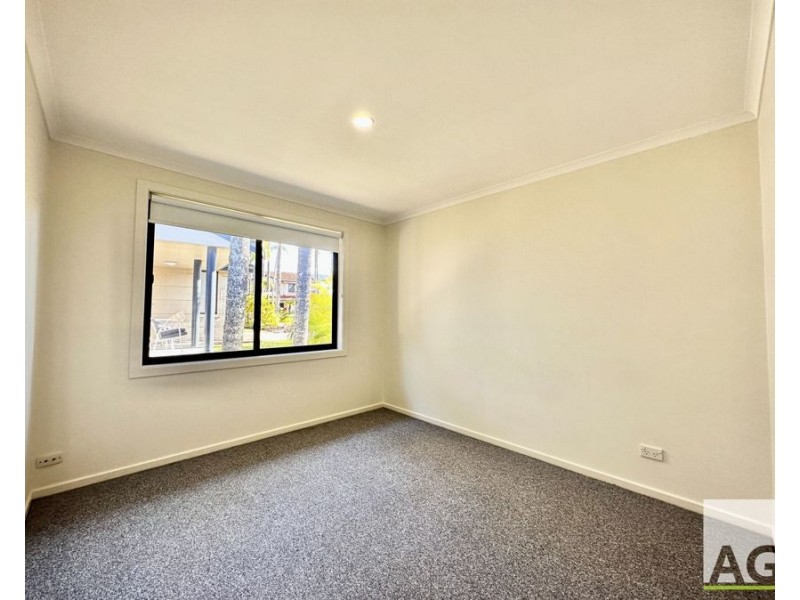 11/2 James Foster Drive, Hallidays Point NSW 2430