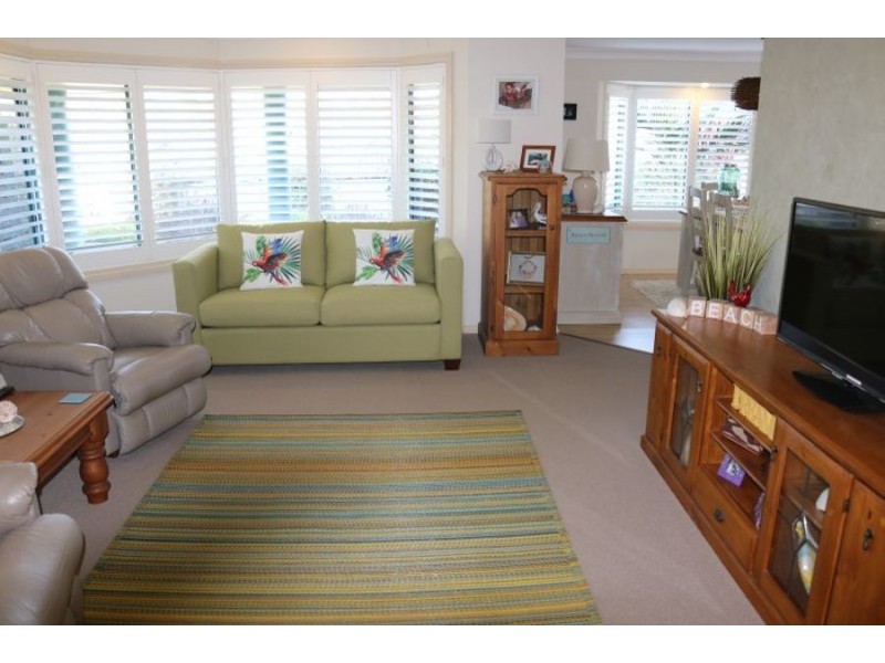 6 Meers Drive, Hallidays Point NSW 2430