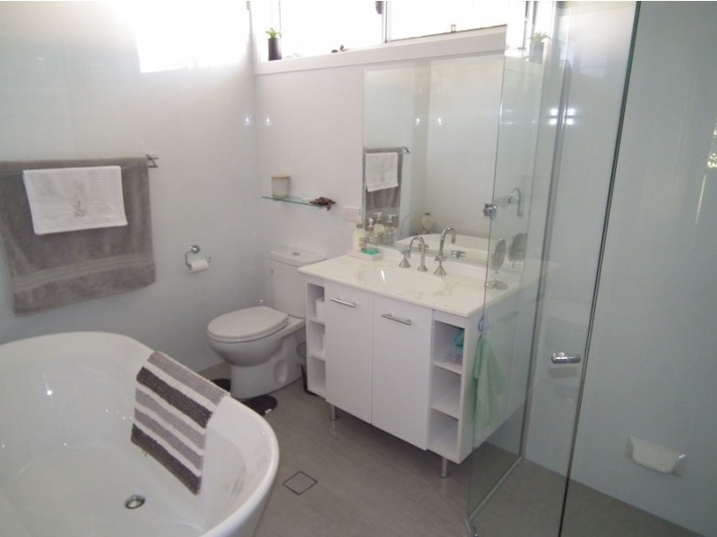 31 Oakview Drive, Hallidays Point NSW 2430