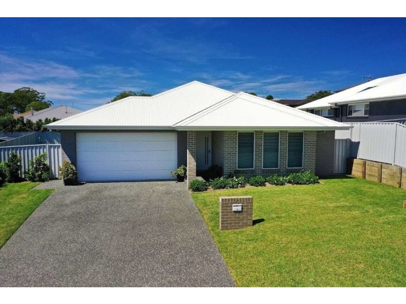 5 Hillside Terrace, Black Head NSW 2430