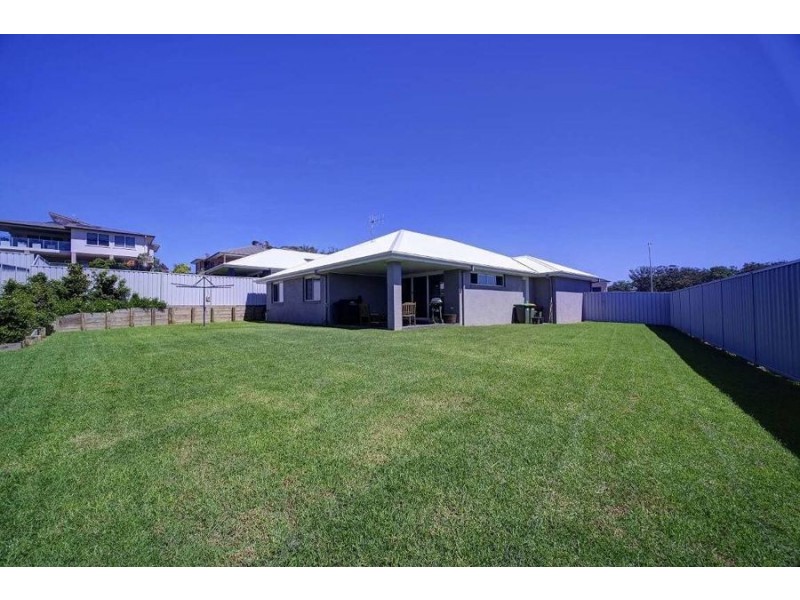 5 Hillside Terrace, Black Head NSW 2430