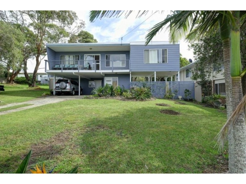 13 Escapade Avenue, Diamond Beach NSW 2430