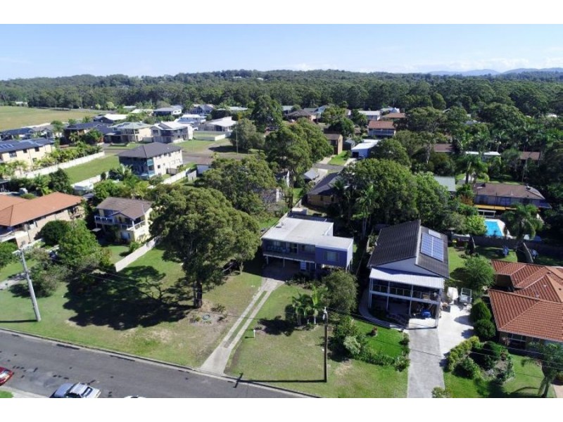 13 Escapade Avenue, Diamond Beach NSW 2430