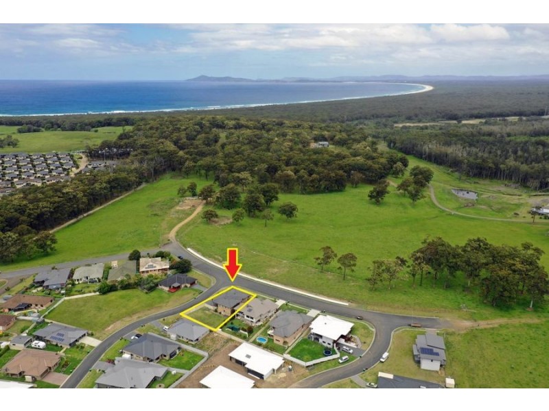 2 Meadows Close, Black Head NSW 2430