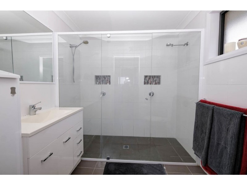 2 Meadows Close, Black Head NSW 2430