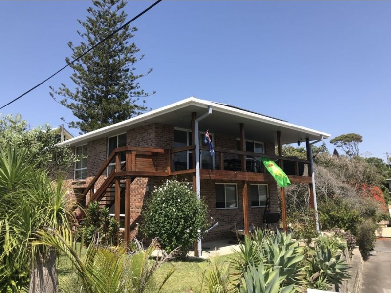 1 Callemondah Lane, Black Head NSW 2430