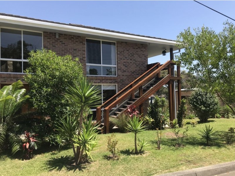 1 Callemondah Lane, Black Head NSW 2430